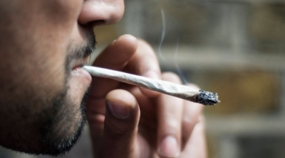 العاصمة : 500 دينار خطية لـ3 شبان في قضية استهلاك ''زطلة''