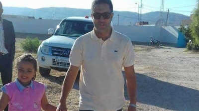 رئيس منطقة الحرس الوطني في تالة يرافق ابنة الشهيد عبد الواحد بن نصير في اول يوم دراسي