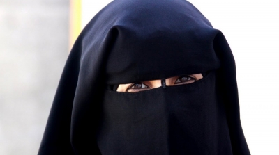 العاصمة : فيديو جنسي يطيح بمنقبة متزوجة من رجلين 