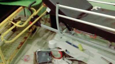 بالصور : منحرفون يهاجمون مستشفى سهلول 