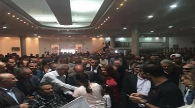 المنستير: مواطنون يمنعون المنصف المرزوقي من الدخول إلى مقر إذاعة
