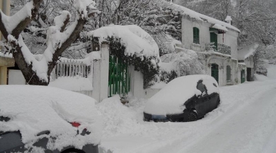 بداية تساقط الثلوج بعين دراهم 