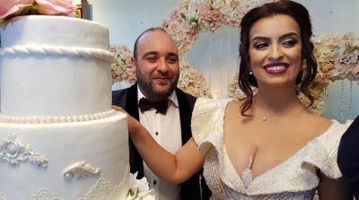 الاعلامية منى ذويب تدخل القفص الذهبي (صور)