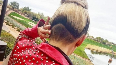 منال عمارة بقصة شعر مجنونة (صور) 