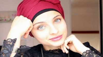 فرنسا ..متسابقة ''ذو فويس'' سورية الأصل تنسحب من البرنامج