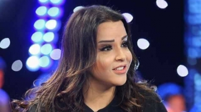 شرطة الموضة : امنة فاخر في لوك شبابي و عصري