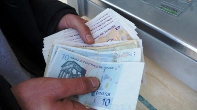 خبير اقتصادي : الحكومة اقترضت 600 مليون دينار من البنوك التونسية لتسديد اجور مارس 