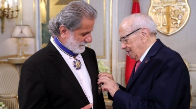 رئيس الجمهورية يقلد مارسيل خليفة الصنف الاول من الوسام الوطني للاستحقاق 