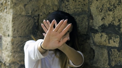 صفاقس : كهل يغتصب امرأة متزوجة امام ابنها 