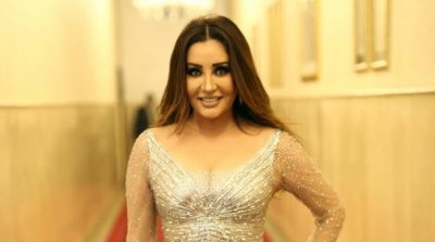 تزامنا مع فوز السيسي : لطيفة تهدي اغنية وطنية لمصر 