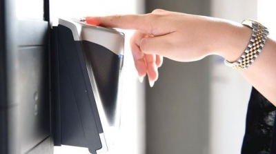 الشابة : النقابة الاساسية للبلدية توقف العمل ببصمة الحضور بسبب نقله لمرض السيدا و السرطان (صورة)