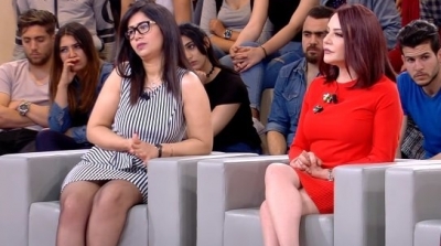 بية الزردي تروي تجربتها المريرة مع زوجة والدها (فيديو)