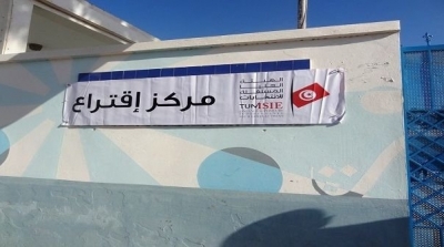 القصرين : عون تأمين أحد مراكز التصويت يهرسل زمليه : بوليس.. وجاي تنتخب 