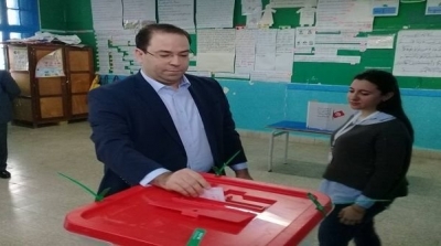 الانتخابات البلدية : رئيس الحكومة يدلي بصوته 