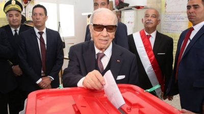 الانتخابات البلدية : رئيس الجمهورية يدلي بصوته 