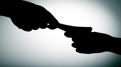العاصمة : ايقاف موظف بوزارة تسلم رشوة من امرأة قدرها 16 الف دينار 
