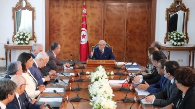 حافظ السبسي متمسك باقالة الشاهد و الحسم يوم الاثنين 