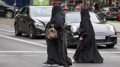 الدنمارك تحظر رسميا النقاب في الأماكن العامة