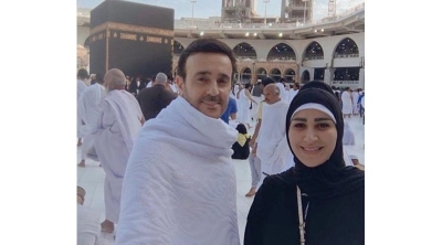 صابر الرباعي وزوجته يؤديان مناسك العمرة