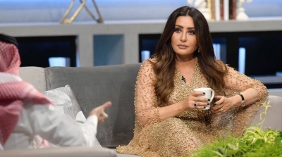 بعد حديثها عن منعها من زيارة السعودية ..لطيفة تؤدي مناسك العمرة (صور)