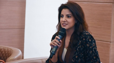 رغم ضعف رصيدها الغنائي : الفنانة المصرية ياسمين تغني على مسرح قرطاج 