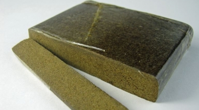 صفاقس : حجز 2 كلغ من الزطلة و مخزن كلاشنكوف بحوزة ليبي