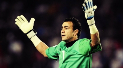 عصام الحضري يعلن اعتزاله دوليًا بعد 22 عامًا مع منتخب مصر