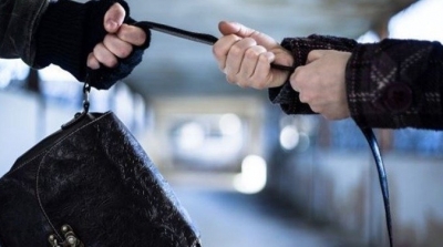 شاحنة تصدم منحرفان خلال نشلهما لحقيبة فتاة في سوسة 