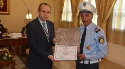 وزير الداخلية يستقبل عون شرطة المرور الذي تعرض إلى الإعتداء