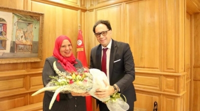 وزير الثقافة يكرم الموظفة بالمكتبة العمومية بسليمان (صور)