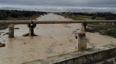 ارتفاع منسوب وادي مجردة و والي جندوبة يحذر الأهالي 