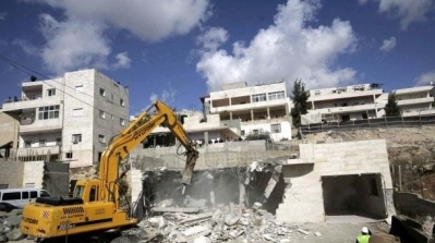 أعوان بلدية القيروان يهدمون منزلا عن طريق الخطأ