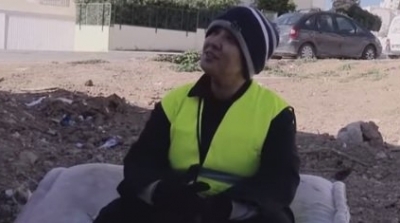 سنية الدهماني عاملة نظافة (فيديو)