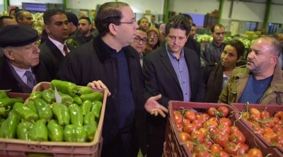 Youssef Chahed visite le marché de gros de Moknine