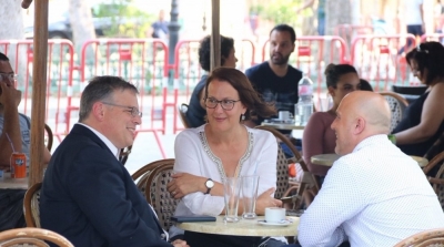 Tunisie : L’ambassadeur US se balade sur l’Avenue Bourguiba