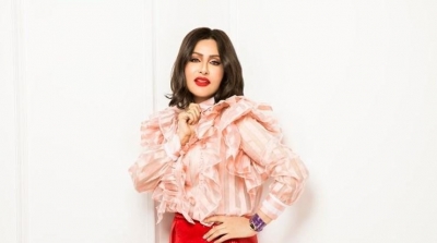 لطيفة تتهم فنانة مشهورة بالتجسس عليها و تهددها بفضحها 