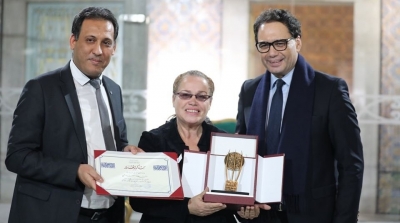 بالصور : تكريم عدد من المثقفين و الفنانين