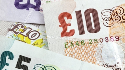 L’Angleterre :Un couple jette par erreur 17 500 euros