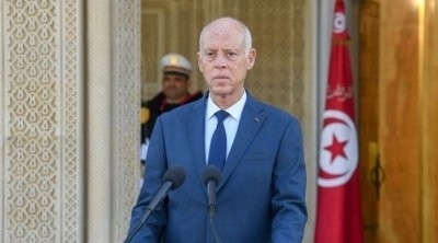 فتاة لقيس سعيد: أترك عنك البلاغة الجوفاء وهب إلى شعبك عملا وانجازا ووقفة حازمة