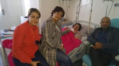 سامية عبو تزور راضية النصراوي بالمستشفى العسكري