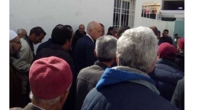 قيس سعيد يؤدي صلاة الجمعة مع المواطنين في احد مساجد المنيهلة (صور)