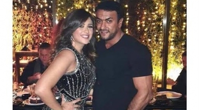 ياسمين عبد العزيز تضع حداً للجدل وتعترف بحبها لأحمد العوضي  