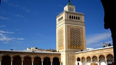مآذن تونس تدعوا فجرا إلى الصلاة في المنازل