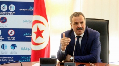 وزير الصحة باكيا يحذر التونسيين بالالتزام بالحجر: هذه دموع القوة وليس الضعف 