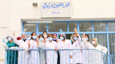 وزير الصحة يكرم العاملين بمخبر التحاليل الجرثومية بشارل نيكول (صور)