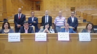 دخول عبير موسي في إعتصام مفتوح بمقر البرلمان (فيديو)