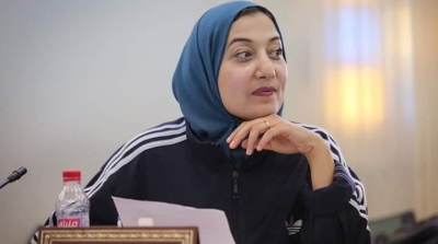سيدة الونيسي بلباس غير لائق في اجتماع لجنة المالية بالبرلمان