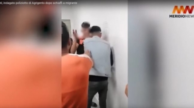 بعد اهانة مهاجرين تونسيين: اعفاء عون أمن ايطالي من مهامه