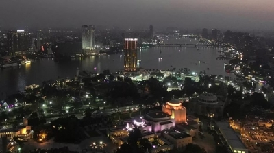 يعذب طفلته و يقيدها بالسلاسل... تفاصيل قضية مؤلمة في مصر