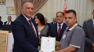 القيروان: تسليم عقود كراء عقارات دولية فلاحية لفائدة الفلاحين الشبان